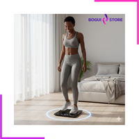 Femme utilisant une balance  intelligente noire dans une chambre.