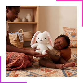 Peluche, compagnon d'éveil bébé