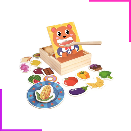 Jeu d'imitation en bois et diverses pièces d'aliments colorées.