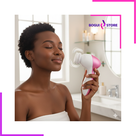 Femme utilisant une brosse nettoyante visage électrique dans sa salle de bain.